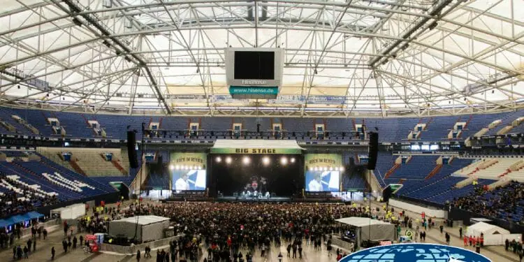 traditional lighting, lighting require, high bay, led lighting, metal halide, lighting solutions, install led lights, indoor arenas, wasted energy, lighting system, sports stadiums, energy costs, stadium lights, riding area, arena lighting, energy efficient, sports lighting, energy consumption, type of lights, light fixtures